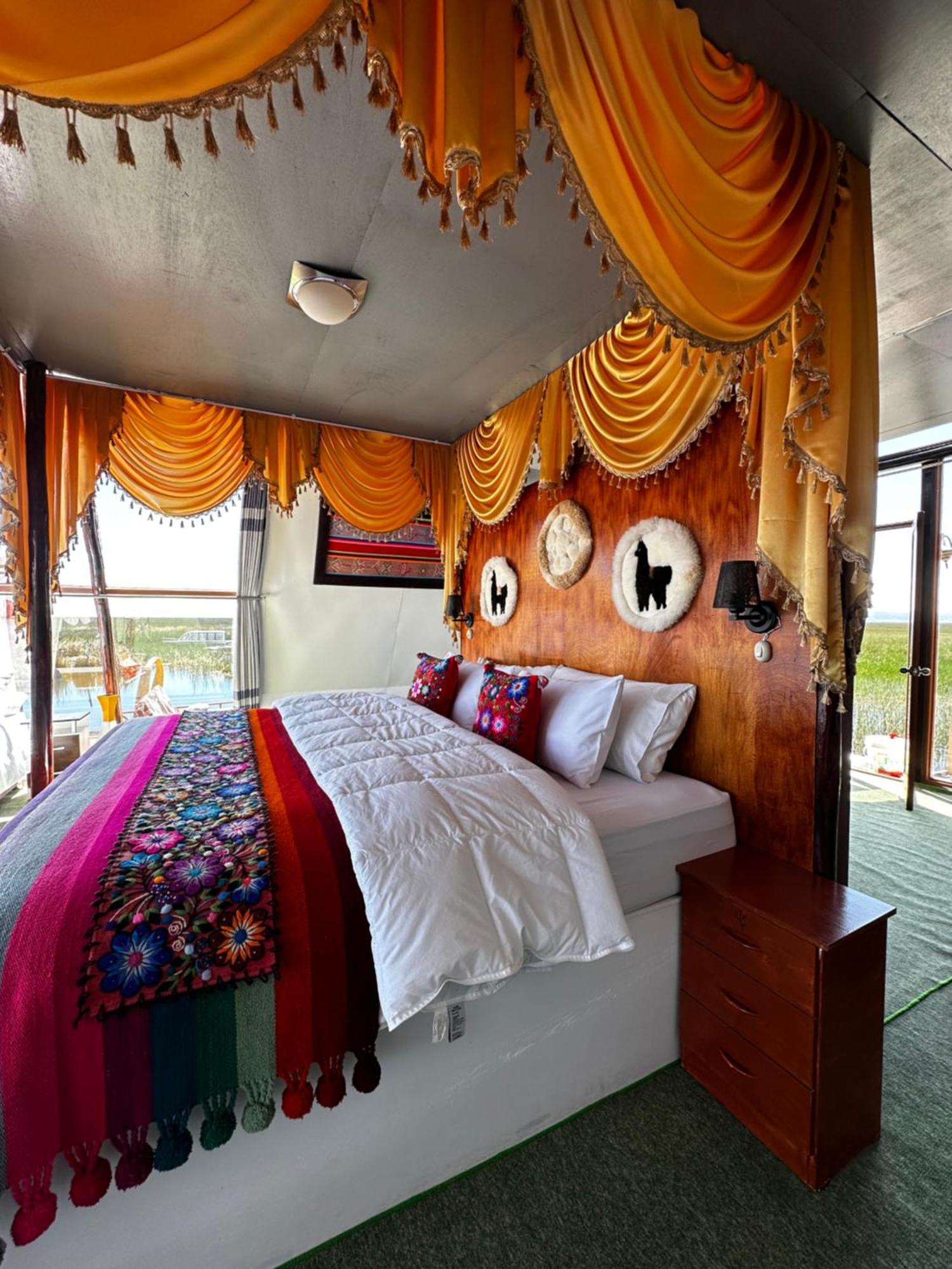 Uros Waliski Lodge Пуно Экстерьер фото